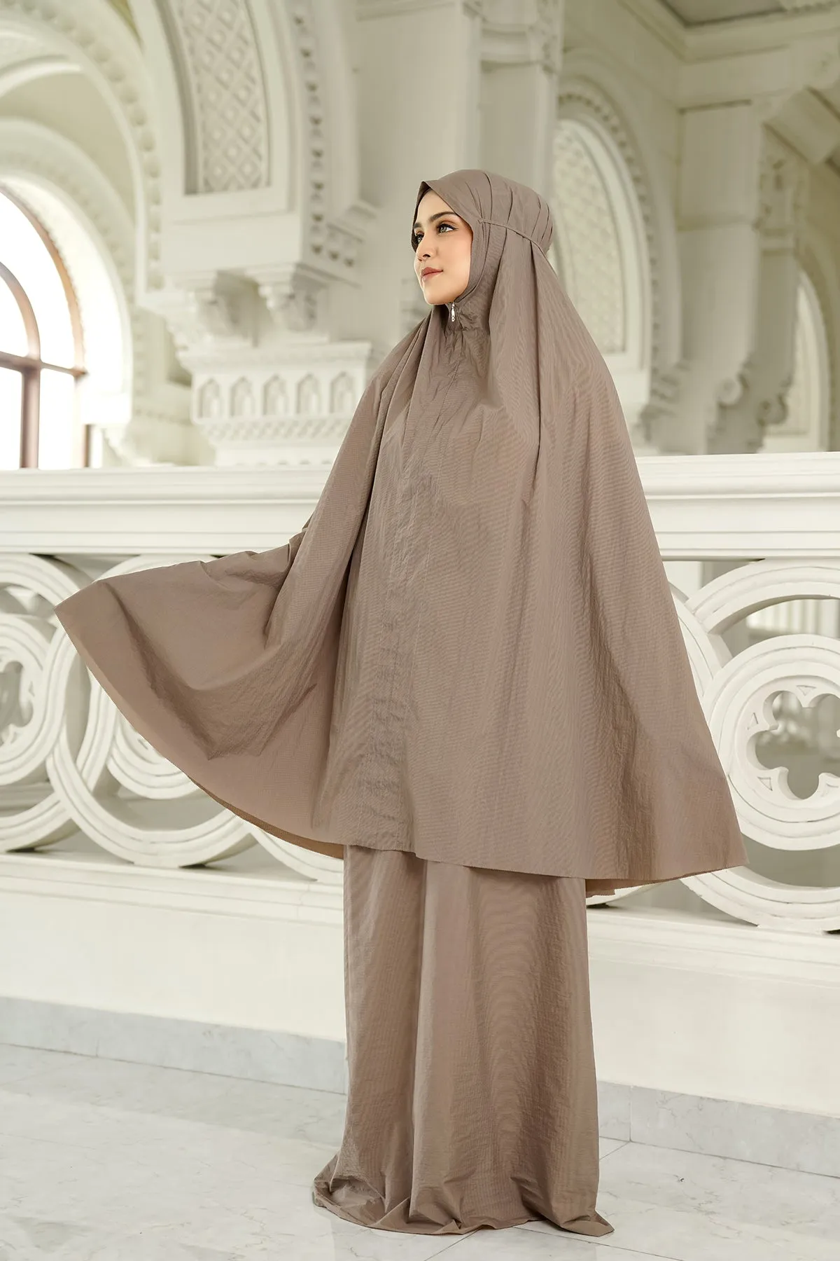 Capsule Prayer Robe - Chestnut