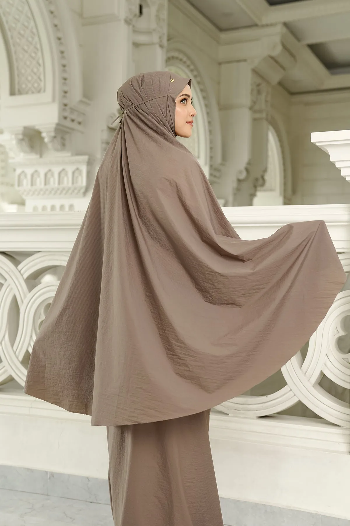 Capsule Prayer Robe - Chestnut