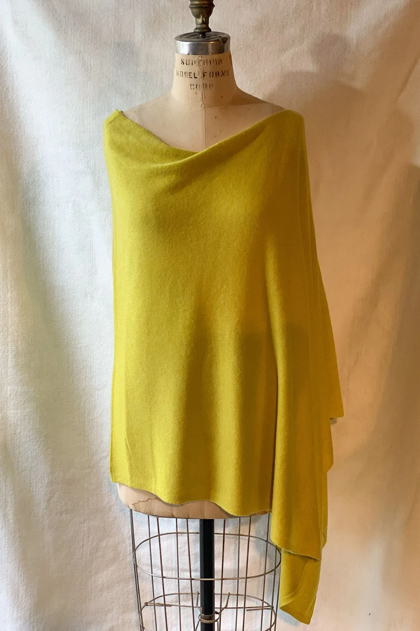 Dolma Cashmere Poncho Lime