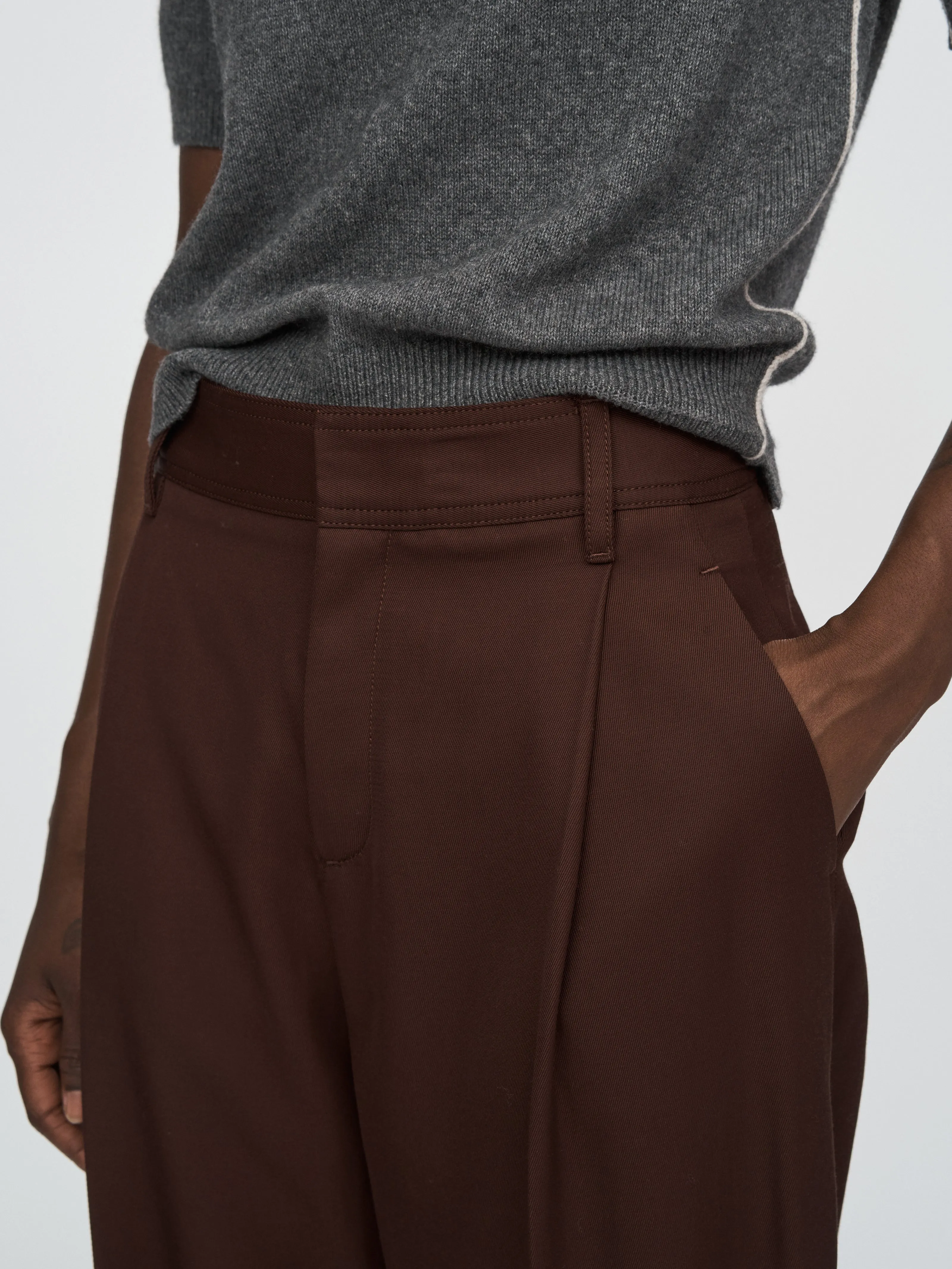 Mid Rise Single Pleat Front Trouser in Bitter Chocolate