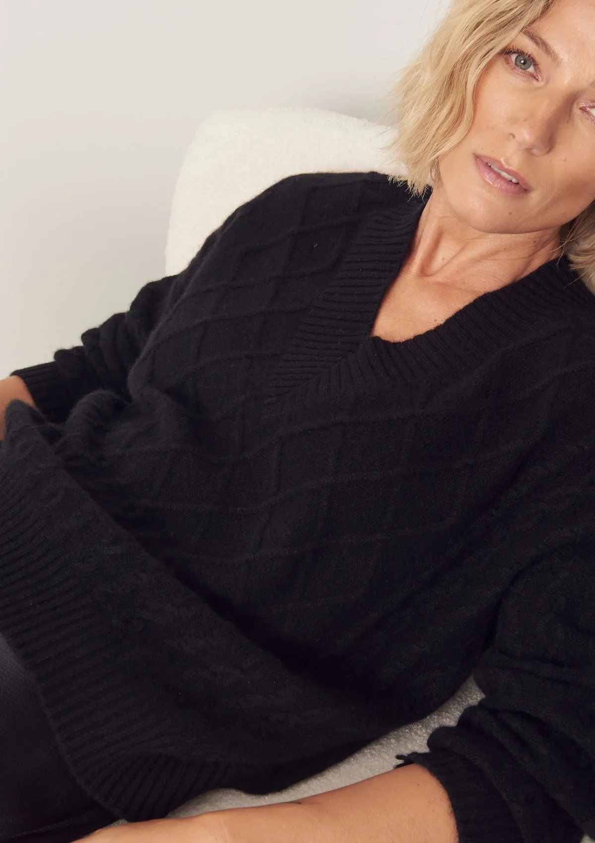 Ribbed Trim Cable Cashmere V Neck Sweater in Black