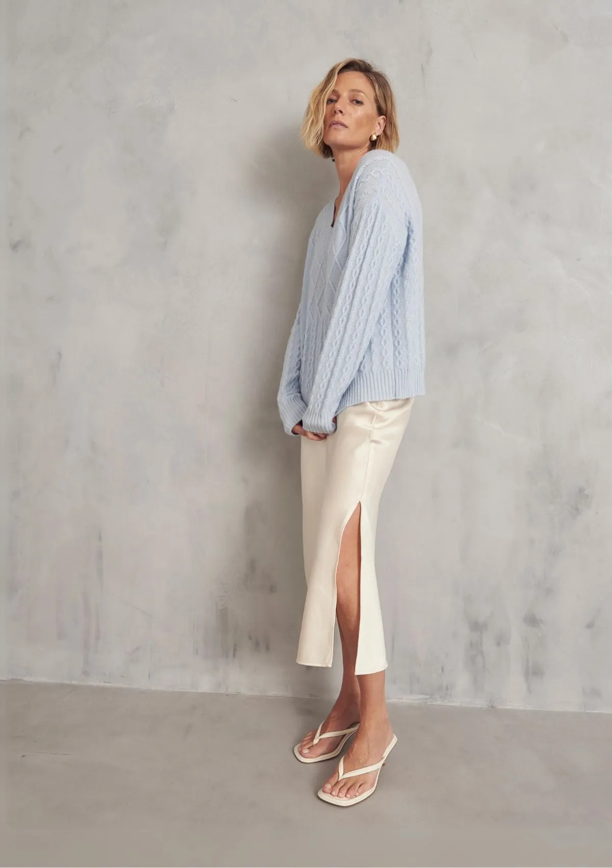 Ribbed Trim Cable Cashmere V Neck Sweater in Whisper Blue