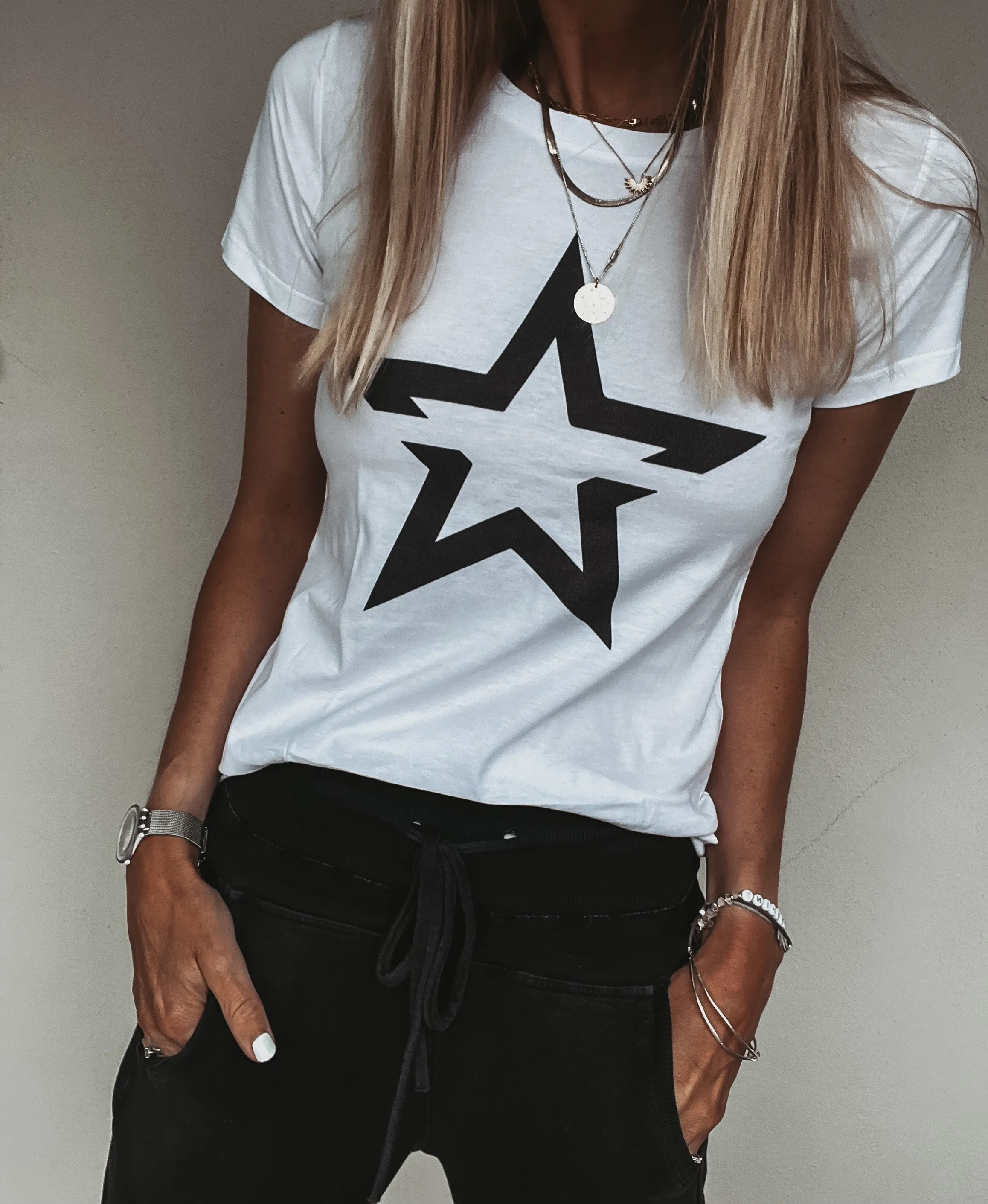 Striking star WHITE tee *fitted style* NEW