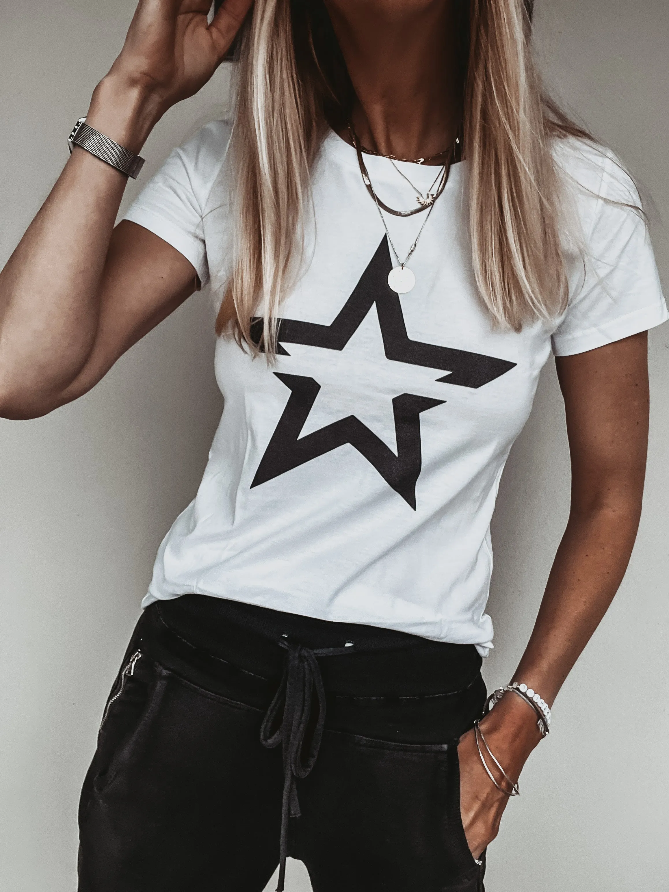 Striking star WHITE tee *fitted style* NEW