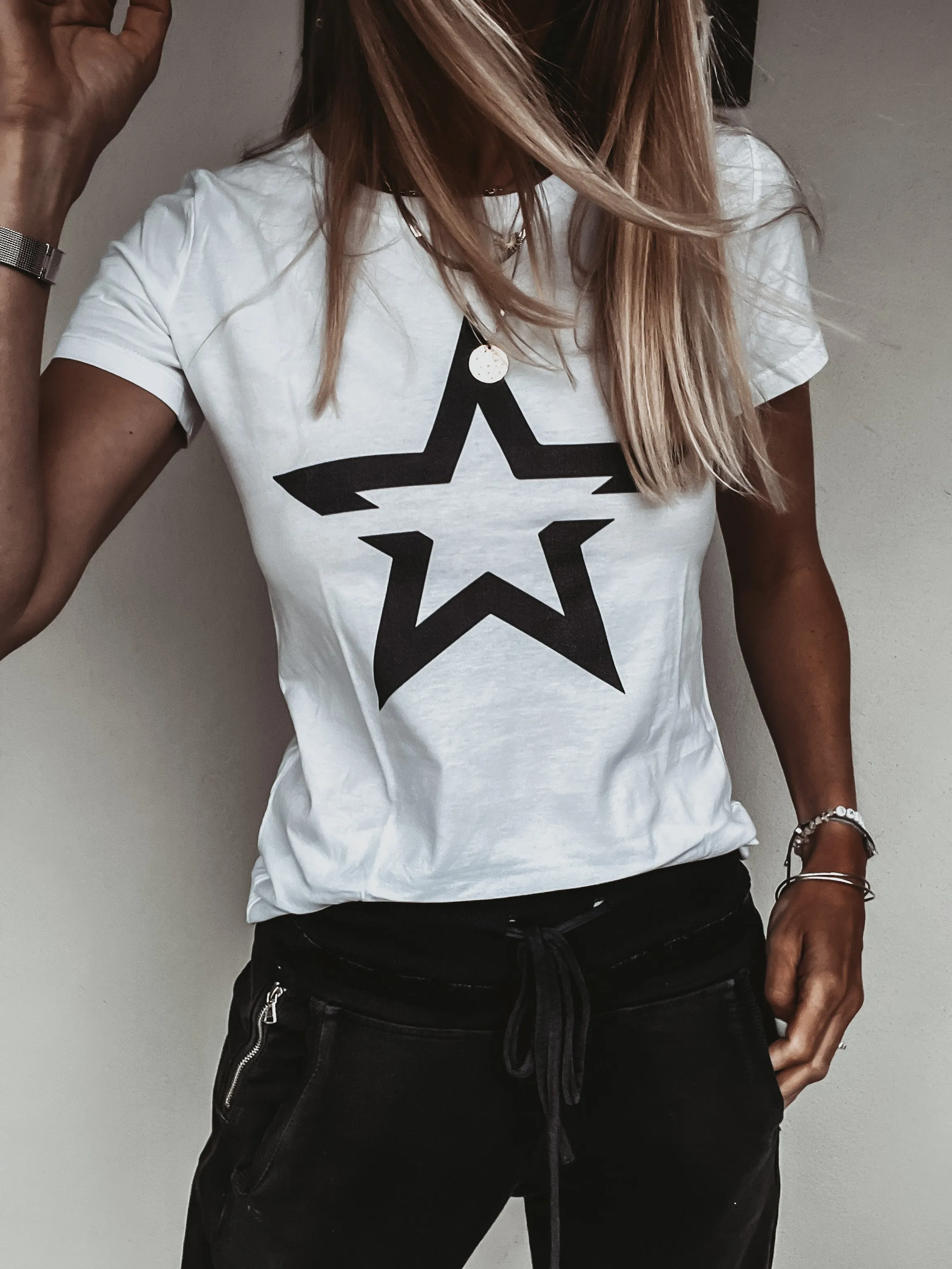 Striking star WHITE tee *fitted style* NEW