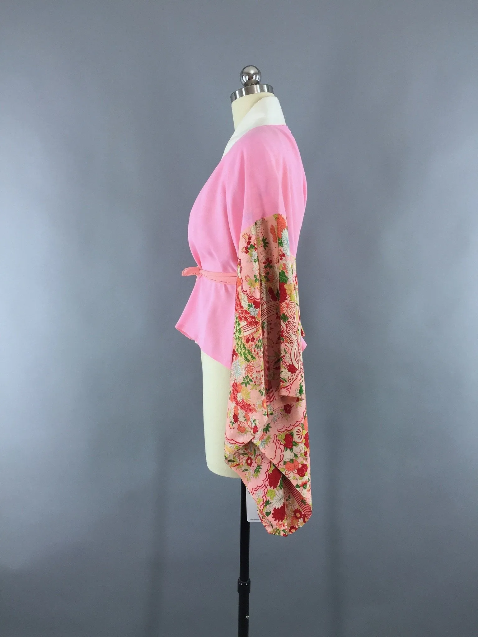 Vintage 1960s Vintage Kimono Jacket / Haori Kimono Cardigan / Pink Floral Print Han-Juban