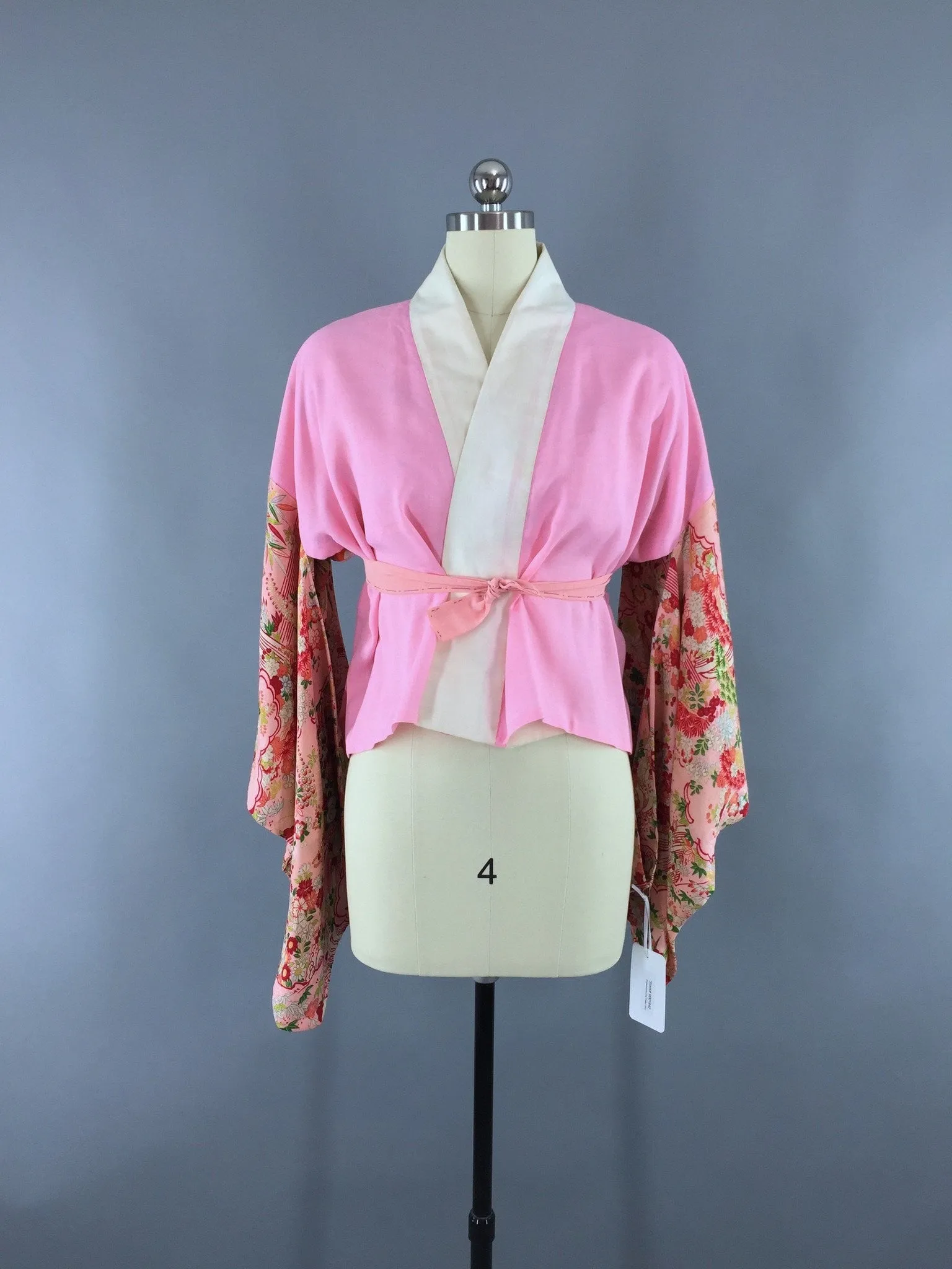 Vintage 1960s Vintage Kimono Jacket / Haori Kimono Cardigan / Pink Floral Print Han-Juban