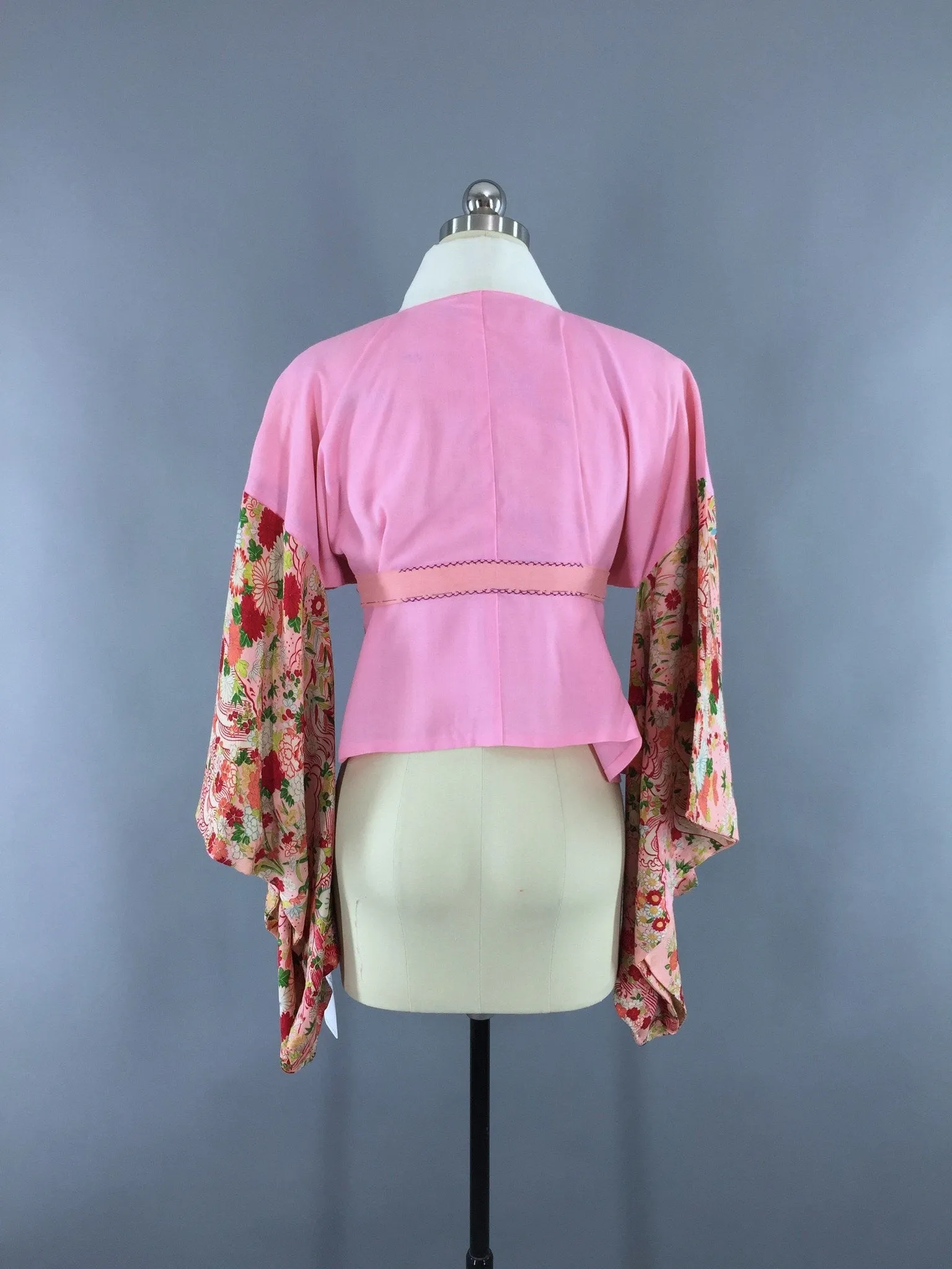 Vintage 1960s Vintage Kimono Jacket / Haori Kimono Cardigan / Pink Floral Print Han-Juban