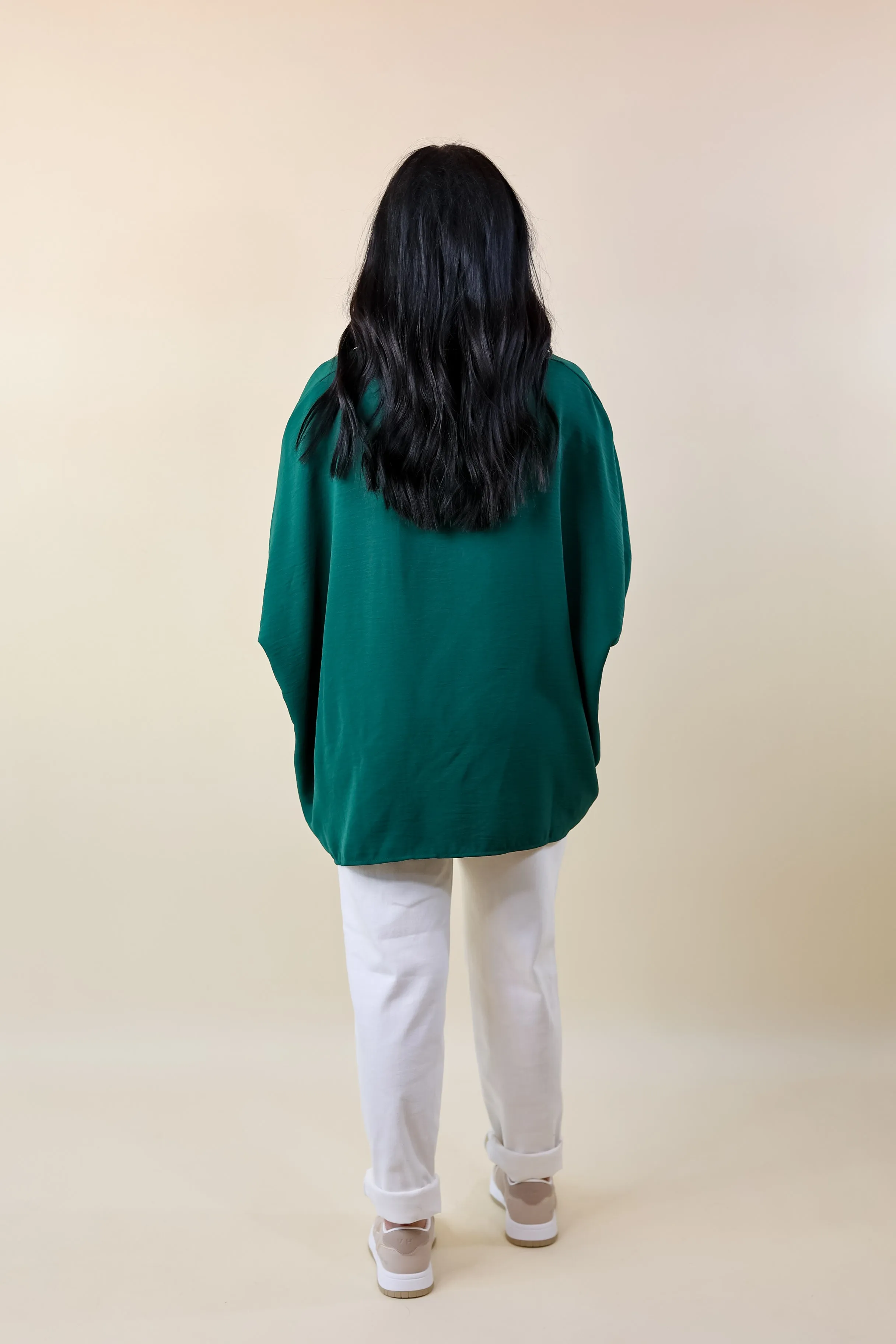 Weekend Out V Neck Placket 3/4 Sleeve Top in Emerald Green