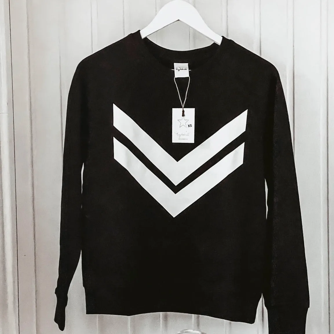 White double chevron black sweatshirt *relaxed style*