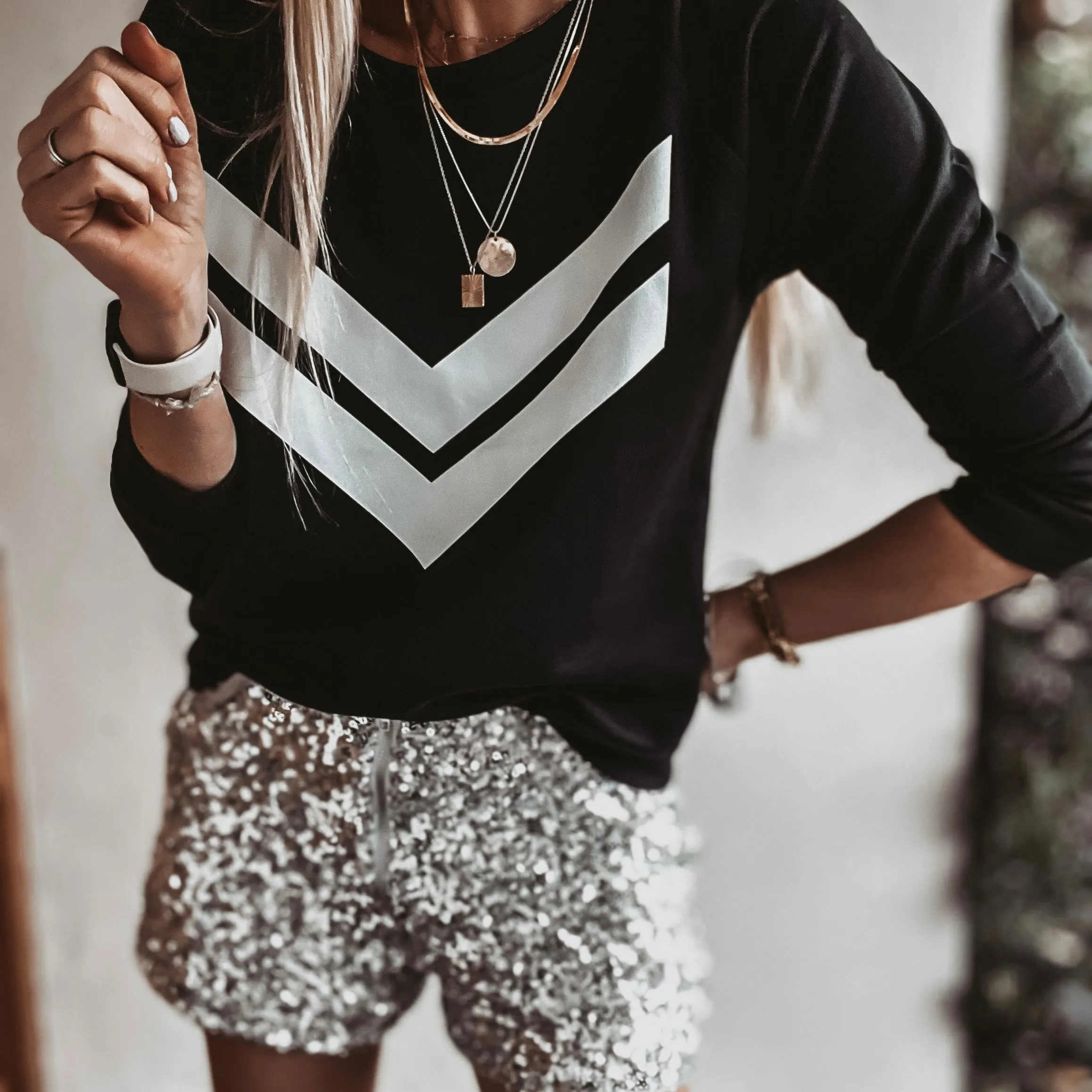 White double chevron black sweatshirt *relaxed style*