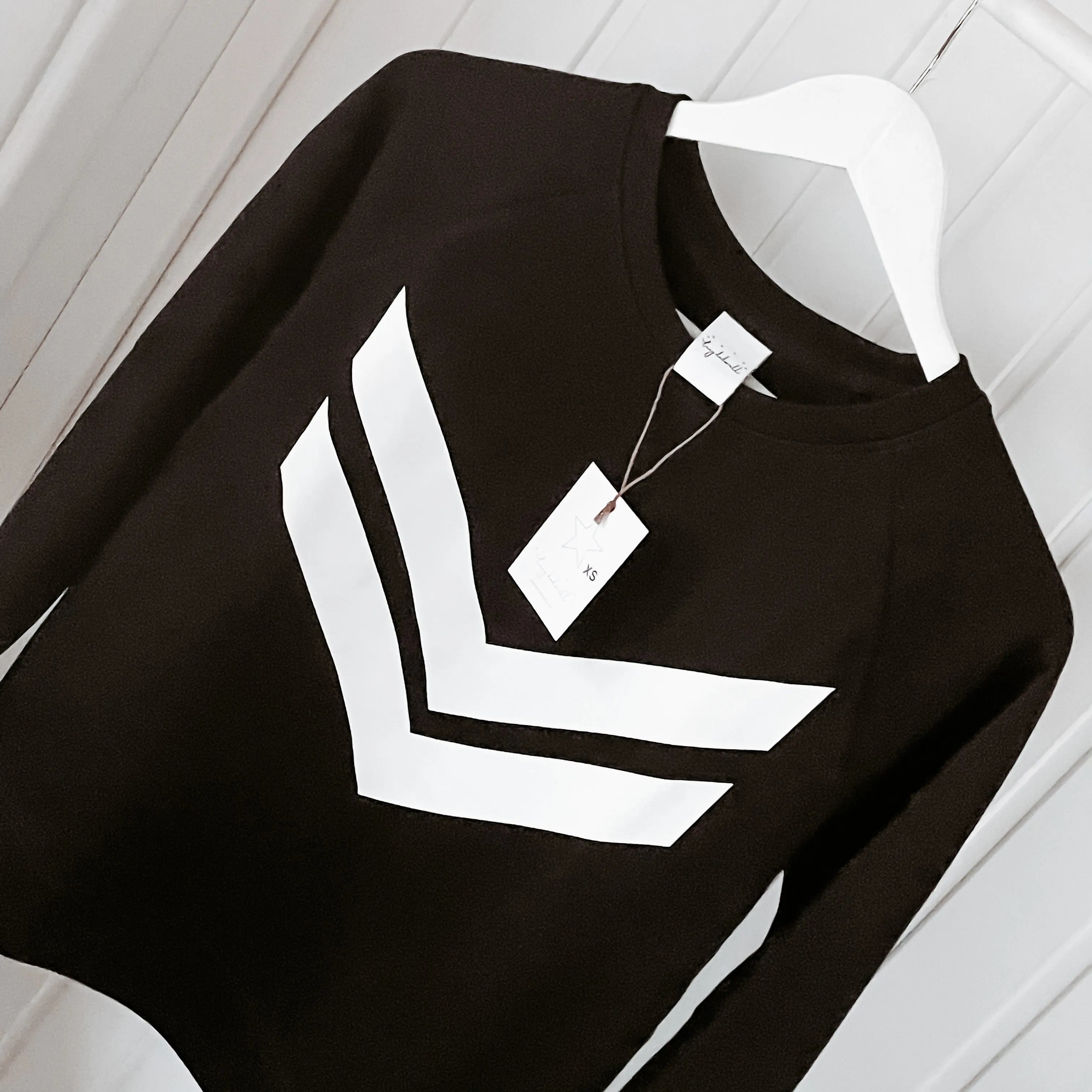 White double chevron black sweatshirt *relaxed style*