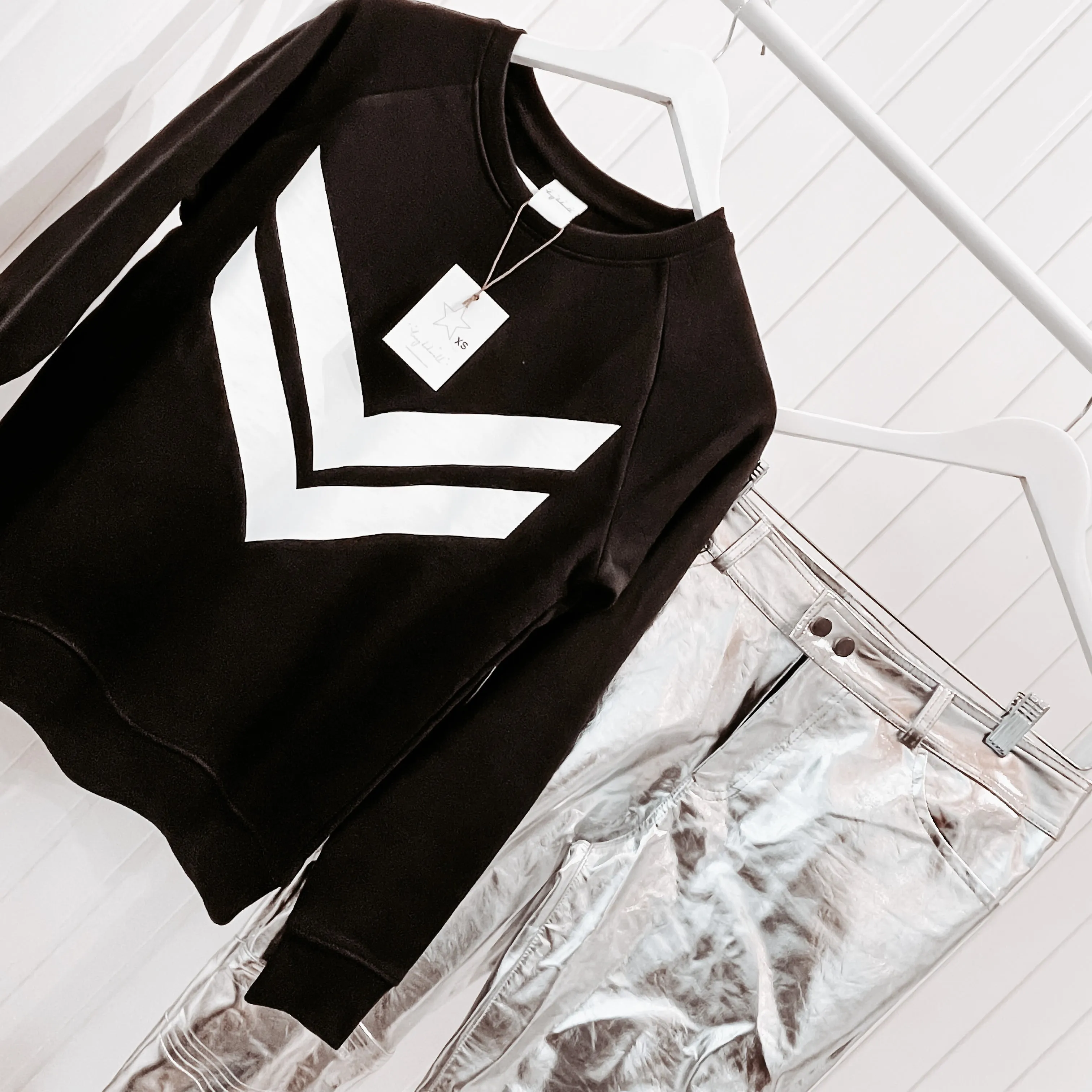 White double chevron black sweatshirt *relaxed style*