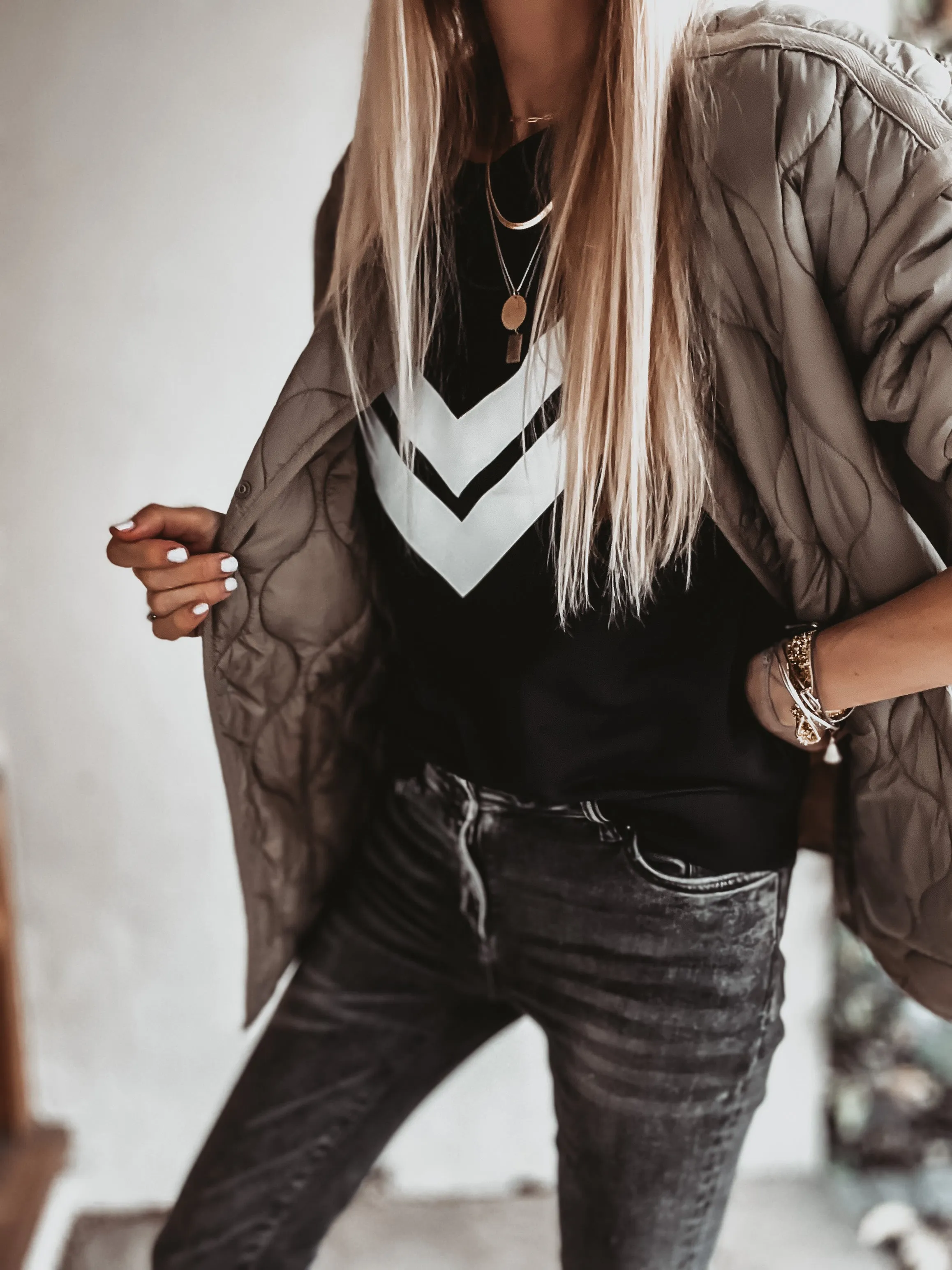 White double chevron black sweatshirt *relaxed style*