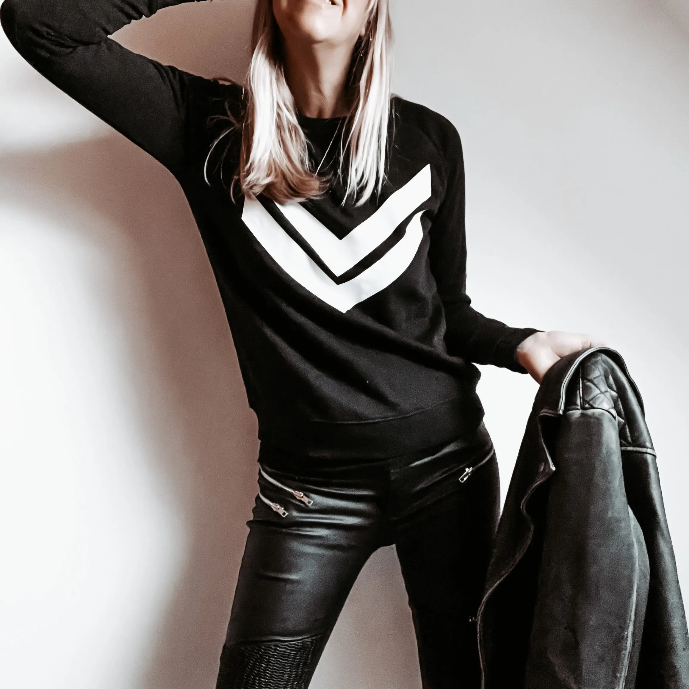 White double chevron black sweatshirt *relaxed style*